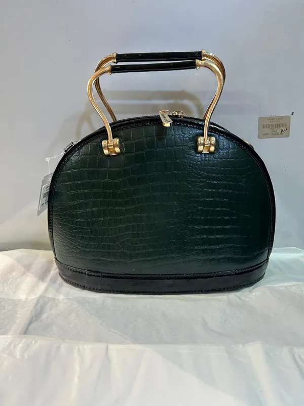 Dark_Green_Textured_Structured_Handbag_for_Women