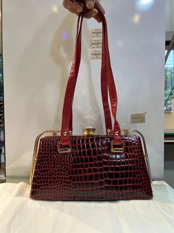 Burgundy_Genuine_Leather_Croc_Textured_Handbag_For_Women