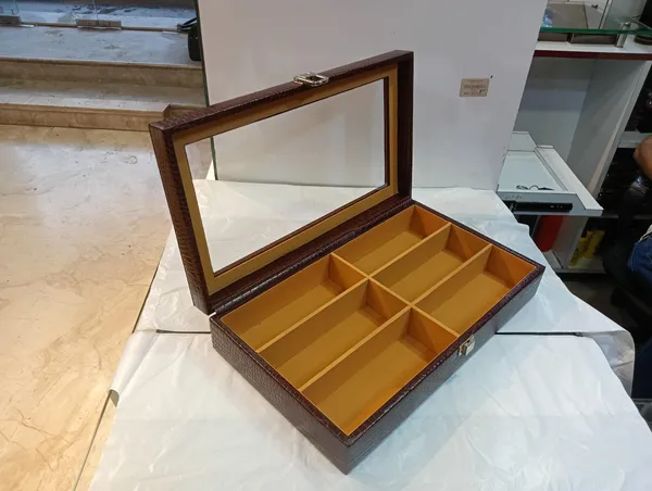 Crocodile_Pattern_Leather_Glass_Lid_Storage_Box