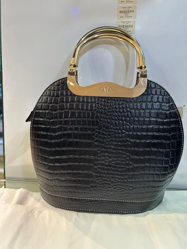 Black_Genuine_Leather_Structured_Handbag_for_Women