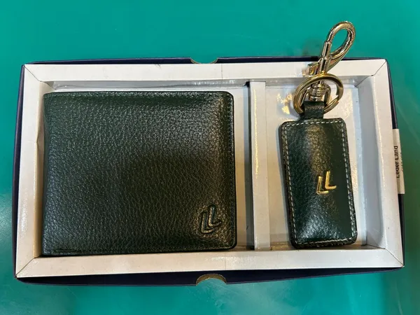 Black_Genuine_Leather_Wallet_And_Keychain_Set_for_Men