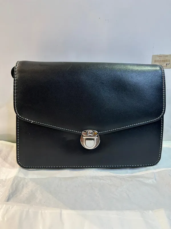 Black_Leather_Structured_Flap_Shoulder_Bag_For_Women