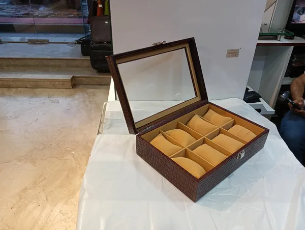 Wood_&_Glass_8_Slot_Watch_Organizer