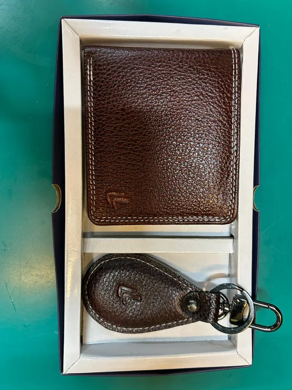 Brown_Leather_Textured_Wallet_&_Keychain_Set_For_Men