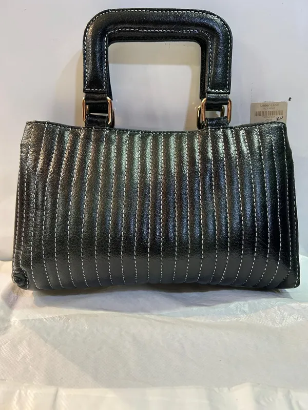 Black_Textured_Structured_Handbag_for_Women