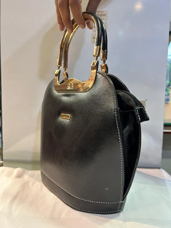 Black_Faux_Leather_Structured_Handbag_For_Women