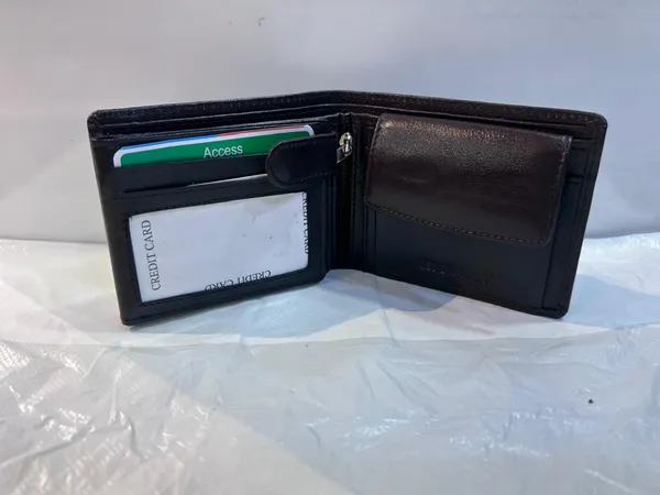 Black_Leather_Bifold_Wallet_For_Men