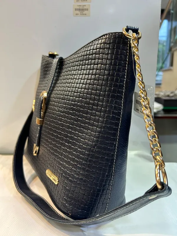 Black_Textured_Shoulder_Bag_for_Women