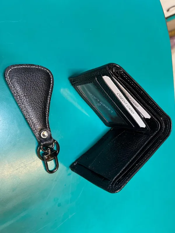Black_Leather_Card_Holder_Wallet_With_Keychain_for_Men