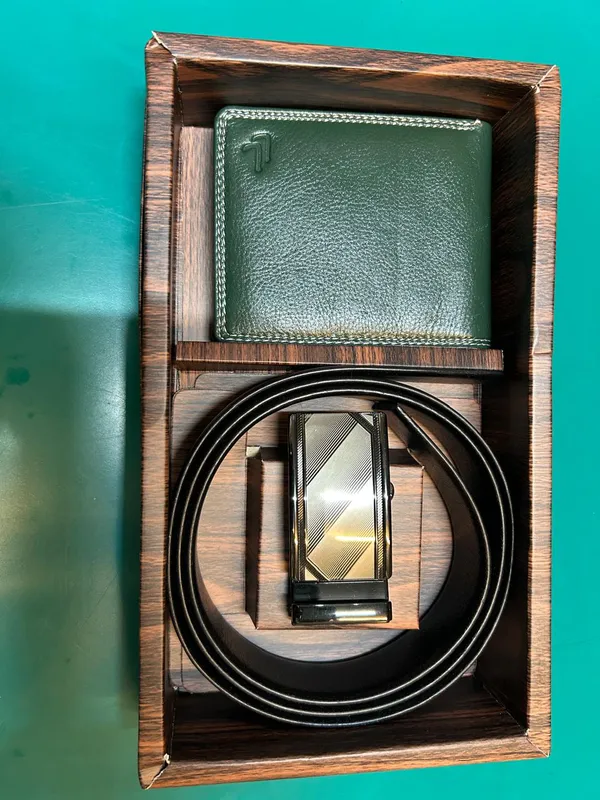 Green_Textured_Wallet_And_Black_Belt_Gift_Set_for_Men