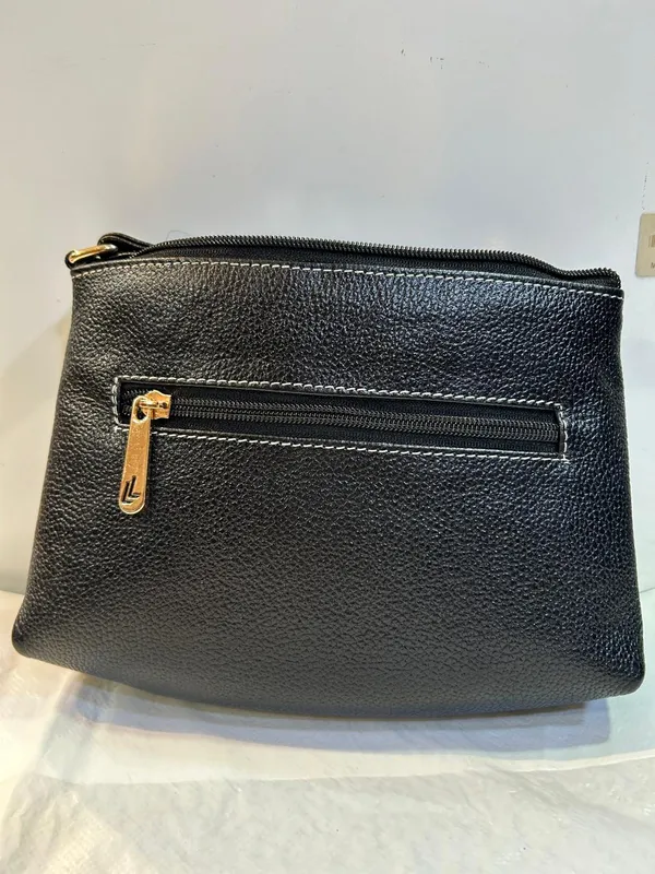 Black_Leather_Textured_Handbag_For_Women