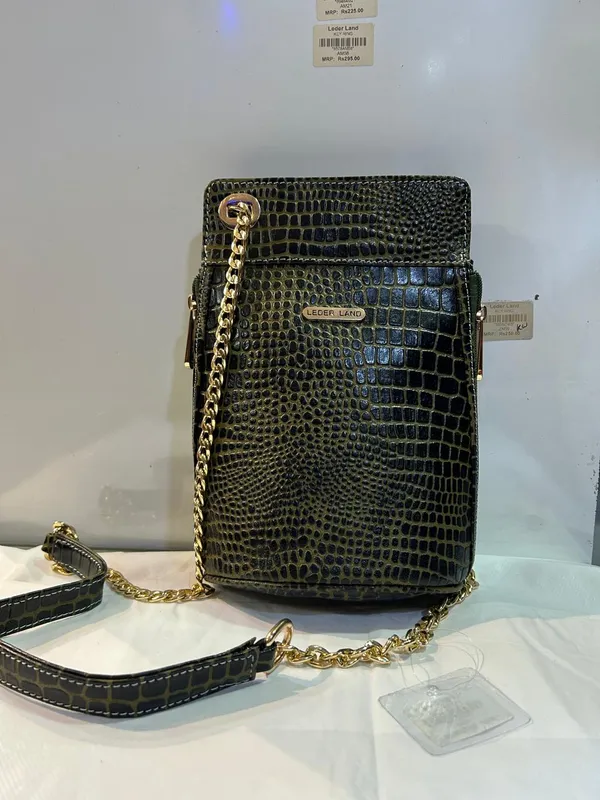 Black_Crocodile_Textured_Crossbody_Sling_Bag_for_Women