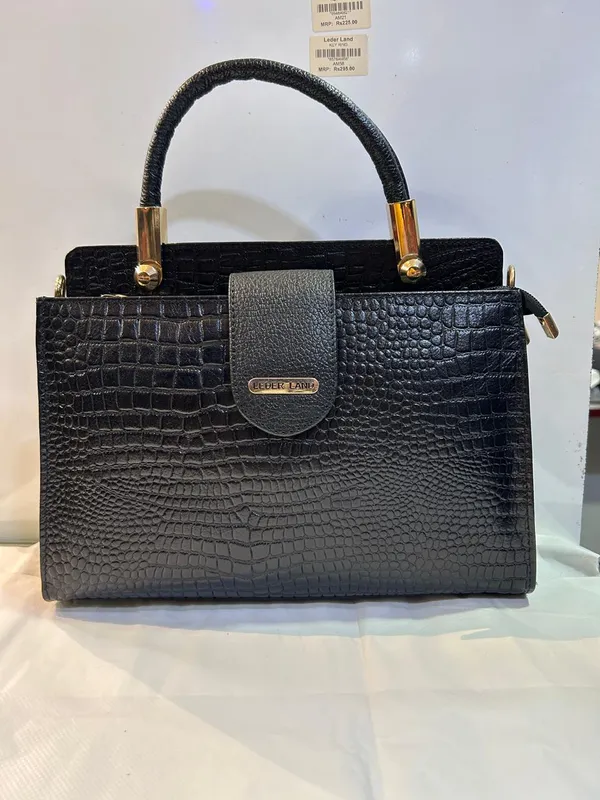 Black_Textured_Structured_Handbag_for_Women