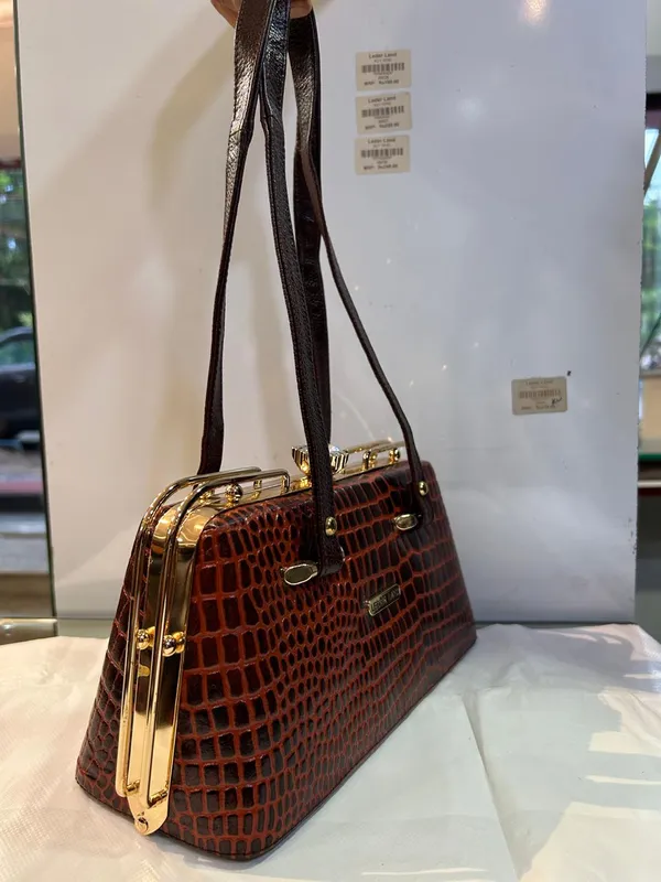 Burgundy_Genuine_Leather_Croc_Textured_Handbag_For_Women