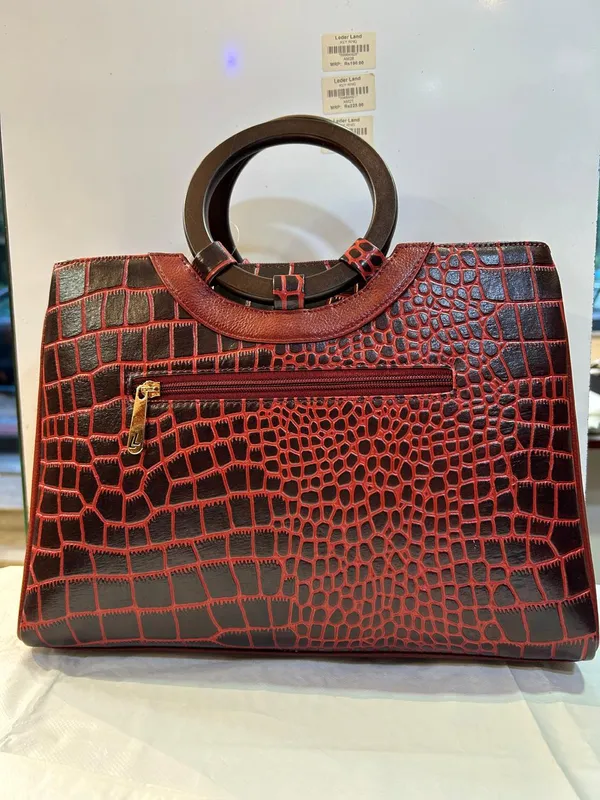 Black_Crocodile_Pattern_Handbag_for_Women