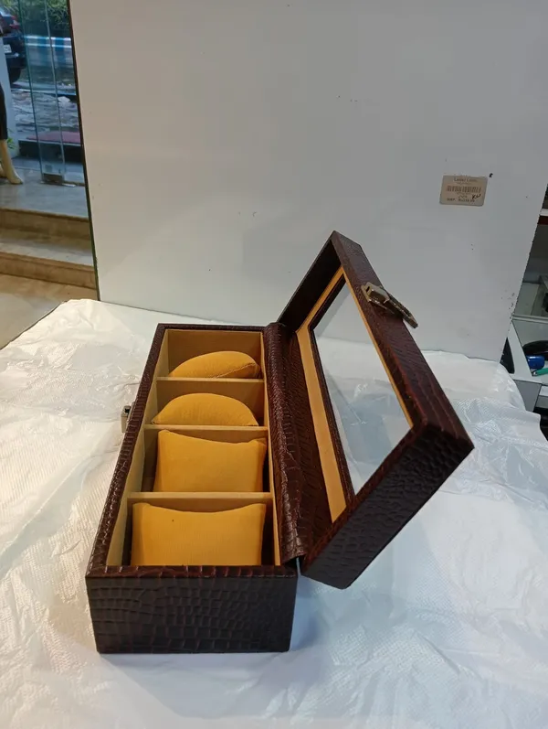 Leather_Crocodile_Textured_Watch_Storage_Box
