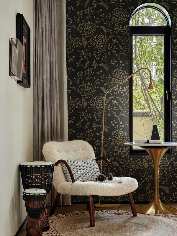 Black_Botanical_Pattern_Decorative_Wallpaper