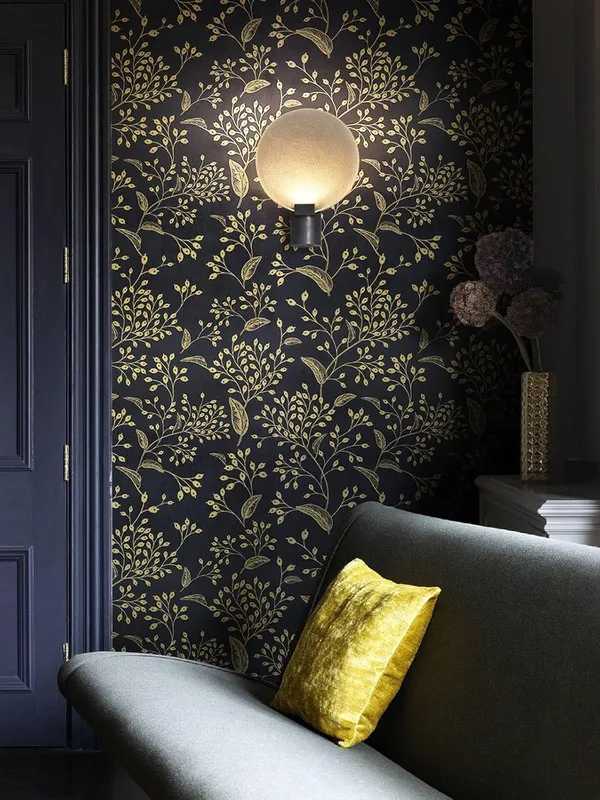Black_Botanical_Pattern_Decorative_Wallpaper