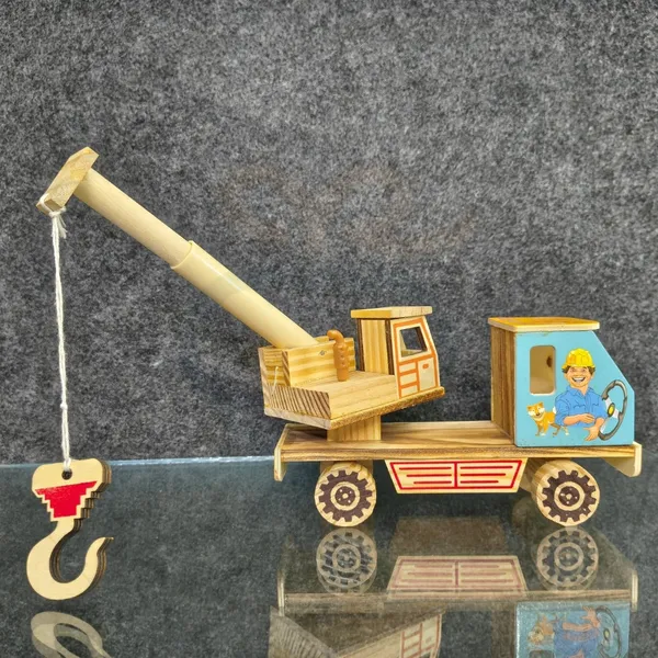 Natural_Wood_Handcrafted_Construction_Crane_Truck_Toy_For_Kids