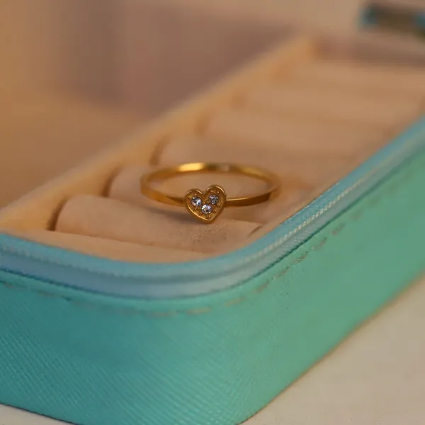 Gold_Alloy_Heart_Stone_Ring_For_Women