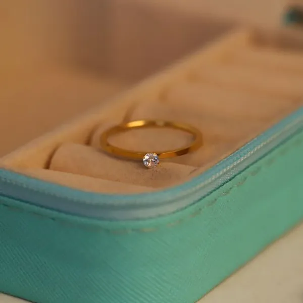 Gold_Tone_Solitaire_Ring_for_Women