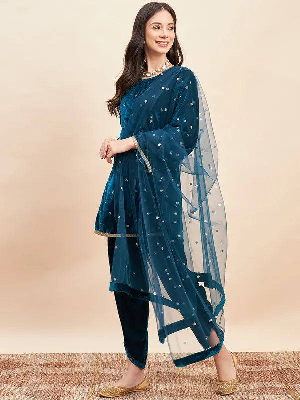 Teal_Velvet_Straight_Fit_Salwar_Set_for_Women