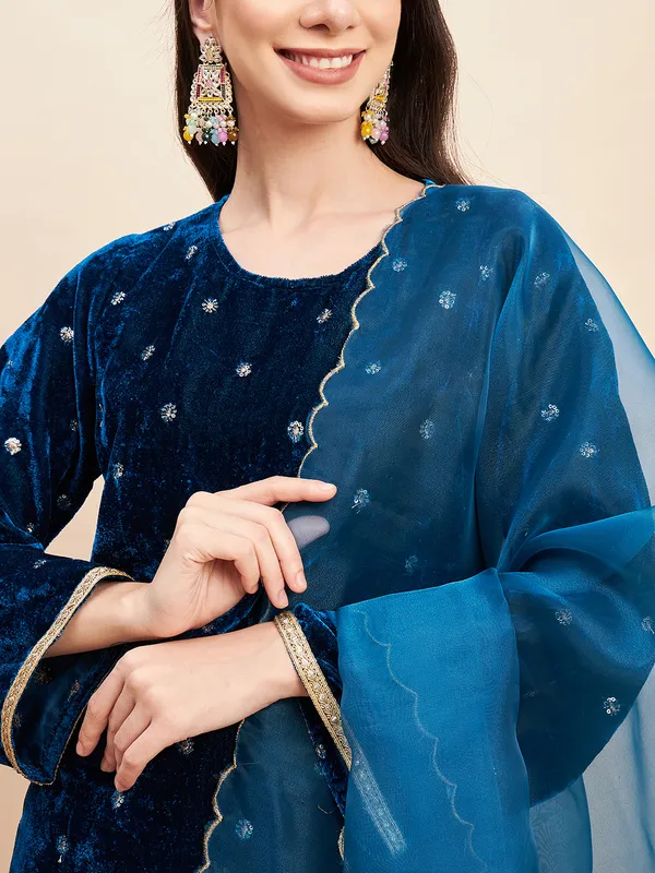 Blue_Velvet_Embroidered_Suit_Set_for_Women
