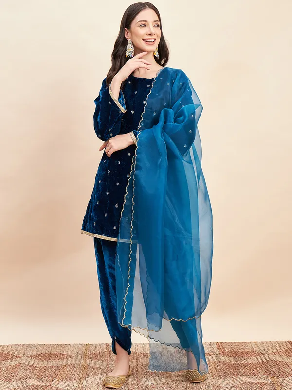 Blue_Velvet_Embroidered_Suit_Set_for_Women