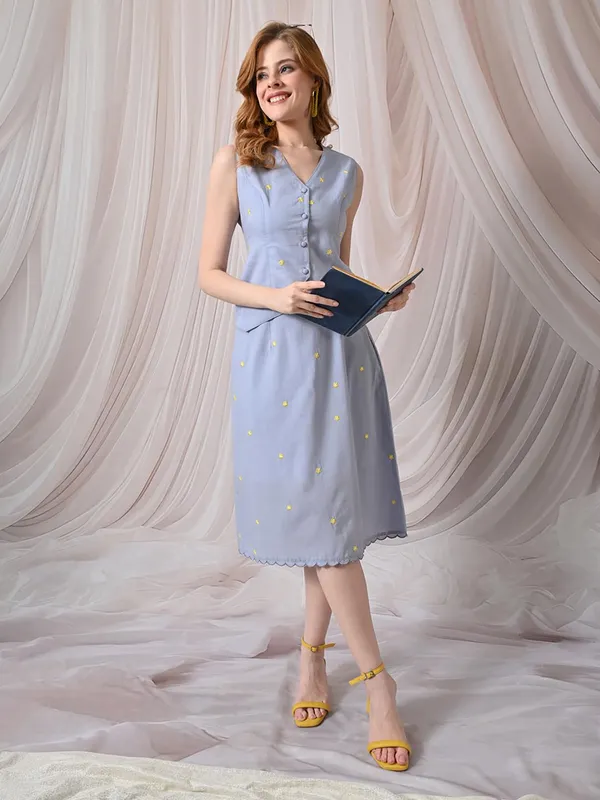 Women_S_Light_Blue_Embroidered_Co_Ord_Set_Sleeveless_V_Neck_Waistcoat_With_Scallop_Hem_Midi_Skirt