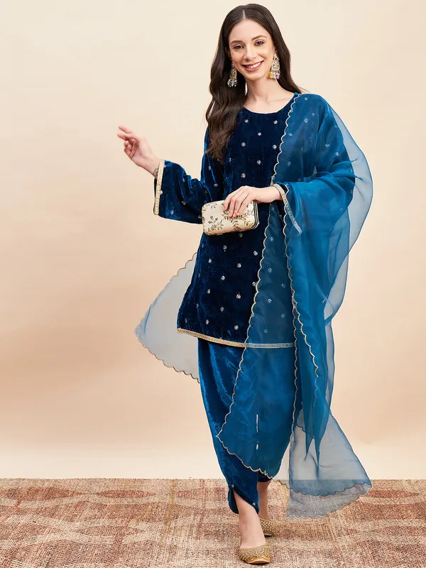 Blue_Velvet_Embroidered_Suit_Set_for_Women