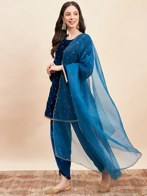 Blue_Velvet_Embroidered_Suit_Set_for_Women