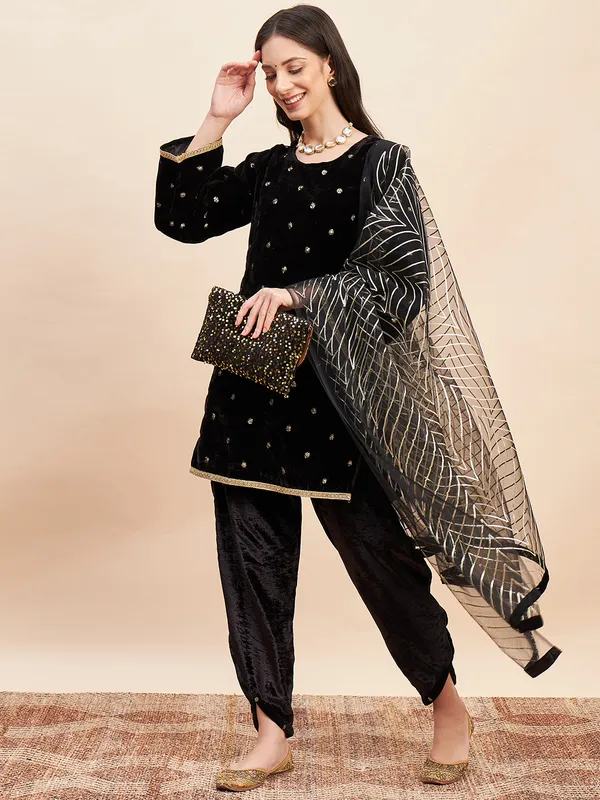 Black_Velvet_Embellished_Salwar_Suit_Set_for_Women