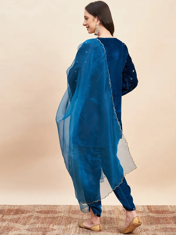 Blue_Velvet_Embroidered_Suit_Set_for_Women