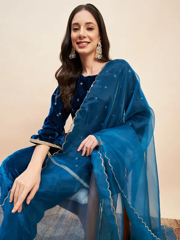 Blue_Velvet_Embroidered_Suit_Set_for_Women