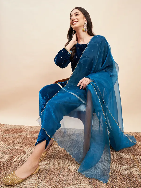 Blue_Velvet_Embroidered_Suit_Set_for_Women