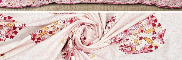 Pink_And_White_Floral_Print_King_Size_Bedsheet