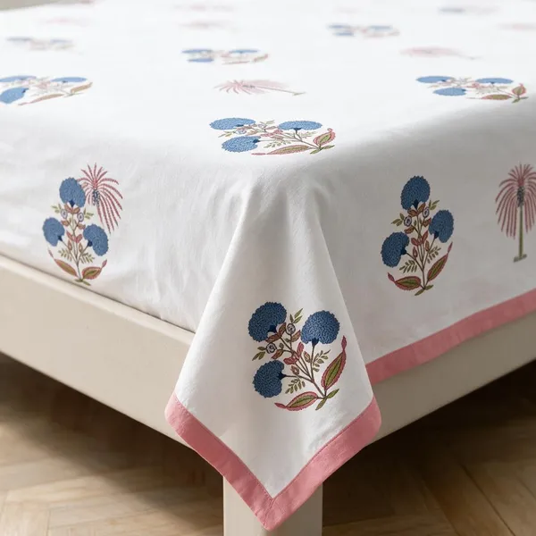 Coral_Pink_And_White_Floral_Print_King_Size_Bedsheet