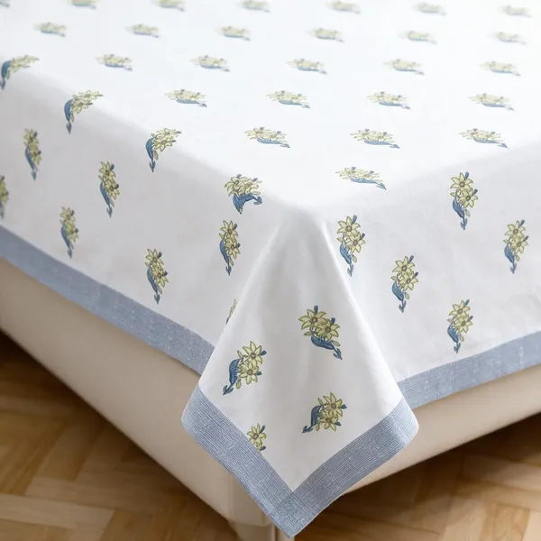 Blue_And_White_Floral_Print_King_Size_Bedsheet