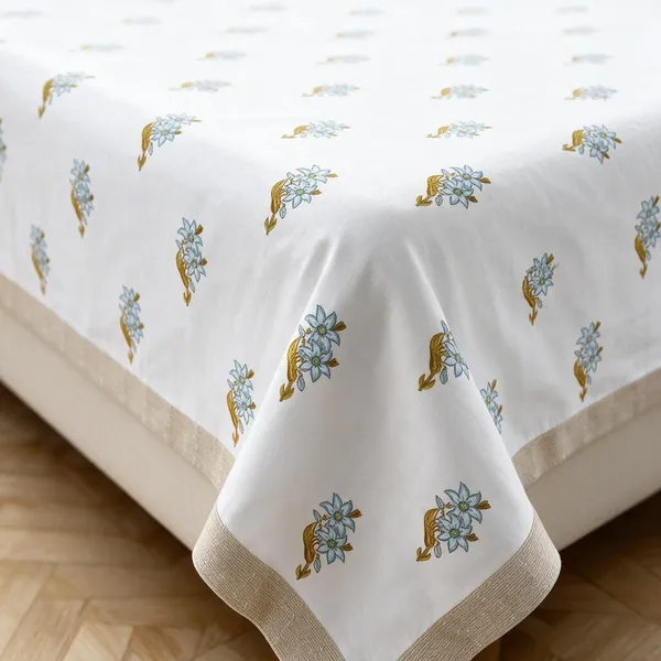 Brown_And_White_Floral_Print_King_Size_Bedsheet_Set