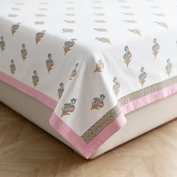 Pink_And_White_Floral_Print_King_Size_Bedsheet_Set