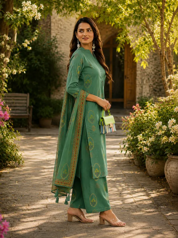 Green_Printed_Kurta_Set_With_Dupatta_For_Women