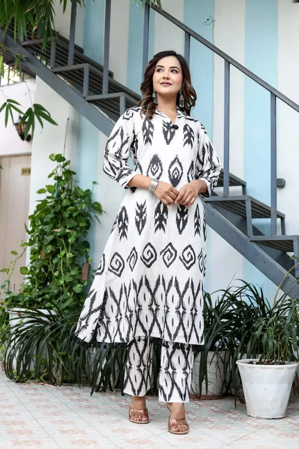 White_Cotton-Silk_Straight_Geometric_Printed_Kurta_Set_For_Women