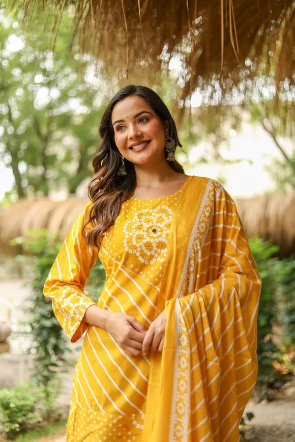 Yellow_Cotton-Silk_Straight_Floral_Printed_Kurta_Set_For_Women