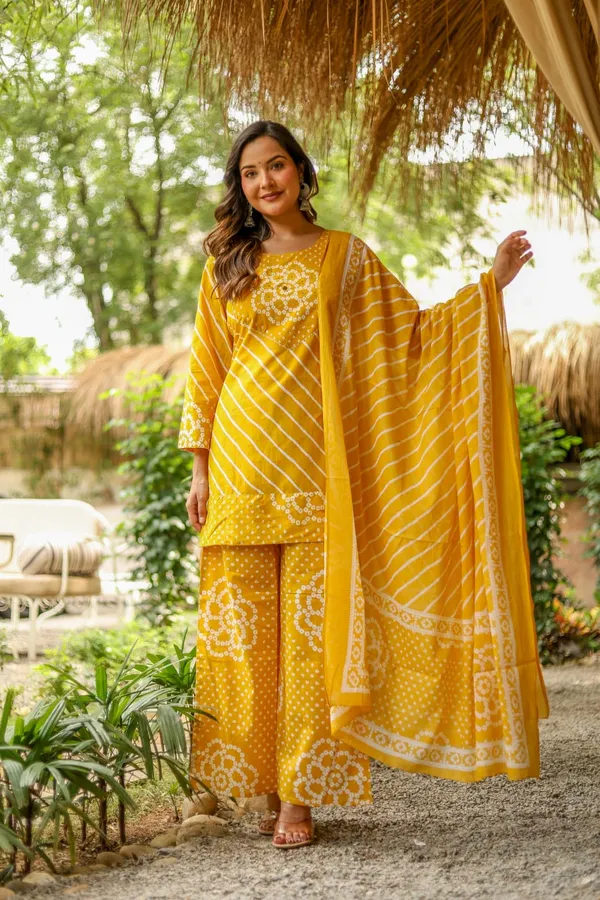 Yellow_Cotton-Silk_Straight_Floral_Printed_Kurta_Set_For_Women