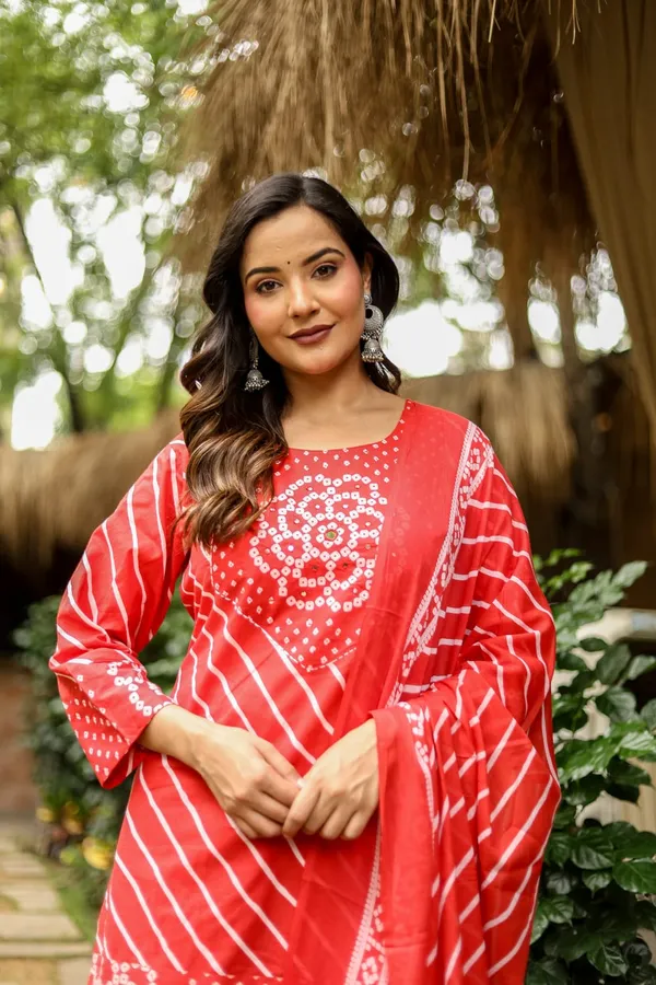 Red_Cotton-Silk_Straight_Geometric_Printed_Kurta_Set_For_Women