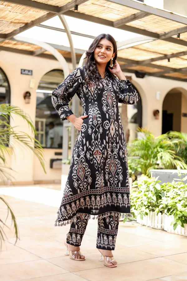 Black_Cotton-Silk_Straight_Geometric_Printed_Kurta_Set_For_Women