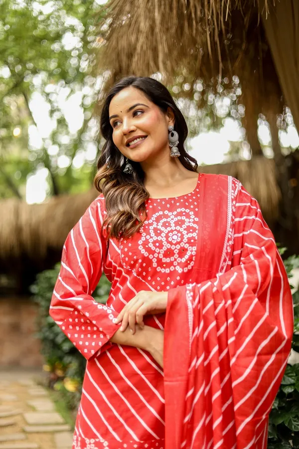 Red_Cotton-Silk_Straight_Geometric_Printed_Kurta_Set_For_Women