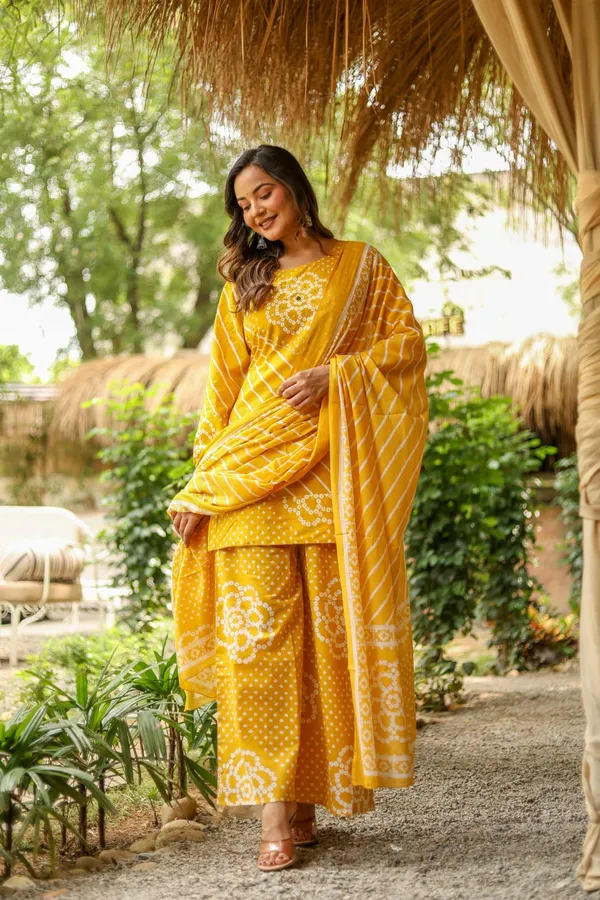 Yellow_Cotton-Silk_Straight_Floral_Printed_Kurta_Set_For_Women