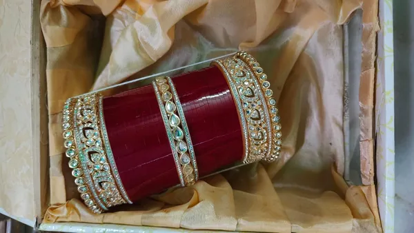 Maroon_Embellished_Bridal_Bangle_Set_for_Women