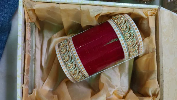 Red_Embellished_Bridal_Bangle_Set_for_Women